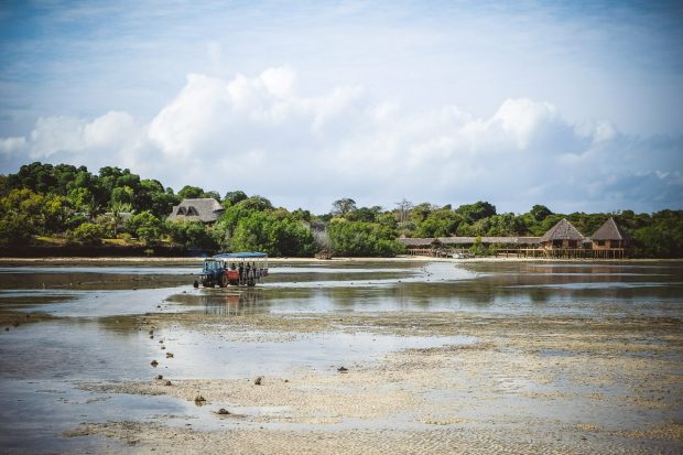 moniquedecaro-kenya-chale-island-013