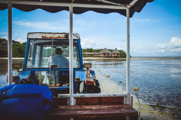 moniquedecaro-kenya-chale-island-017