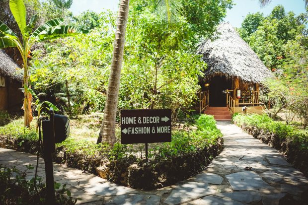 moniquedecaro-kenya-chale-island-092